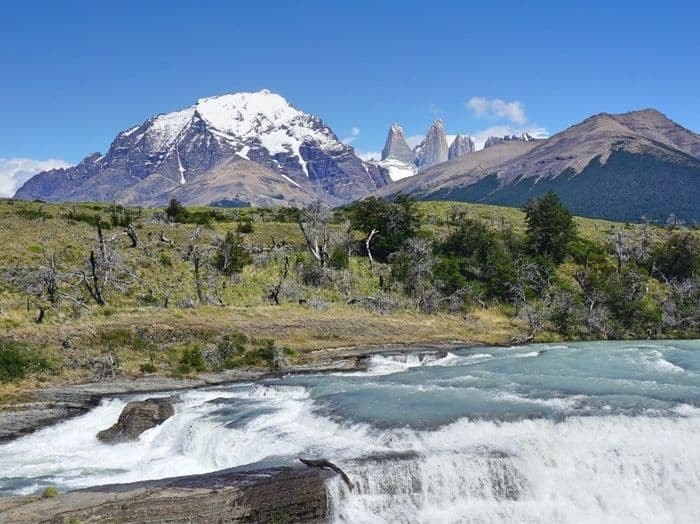 Cascada de Paine mit den Türme